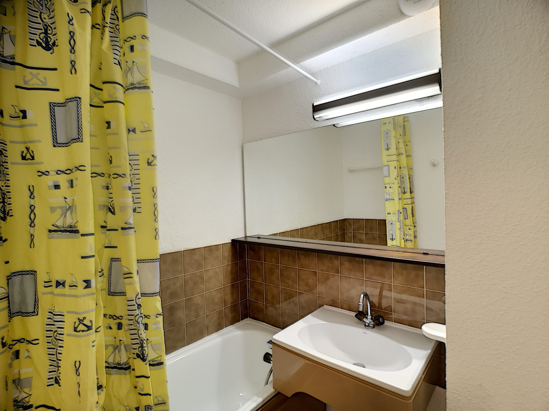 _lv_images__lot_0007000317_08_27706554