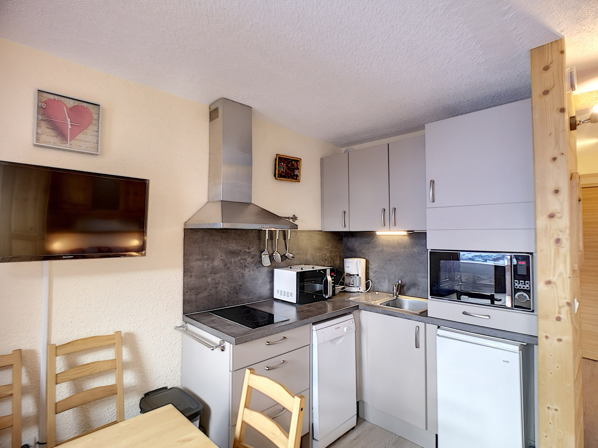 _lv_images__lot_0007010510_05_27668630