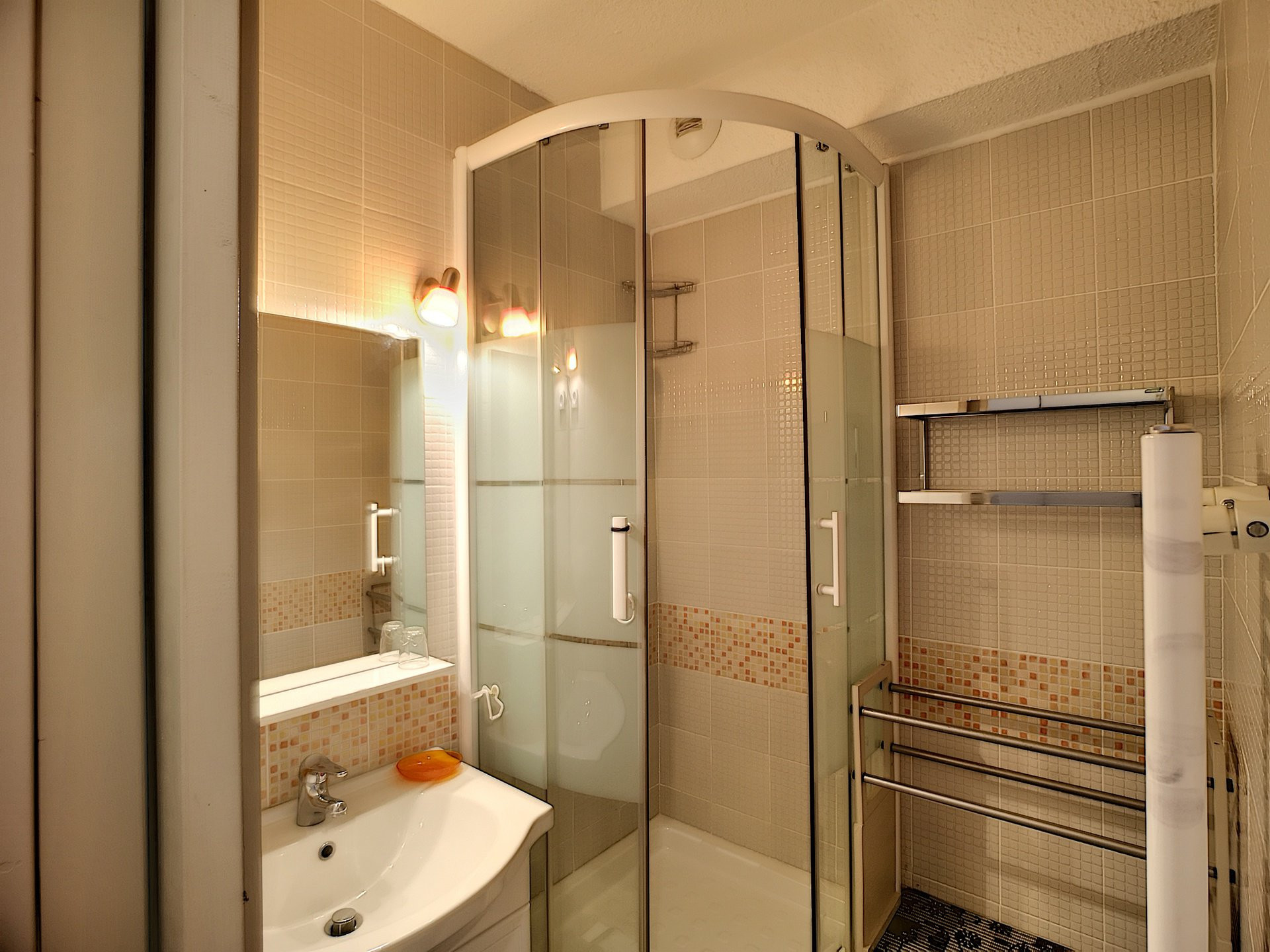 _lv_images__lot_0007010606_08_27744829