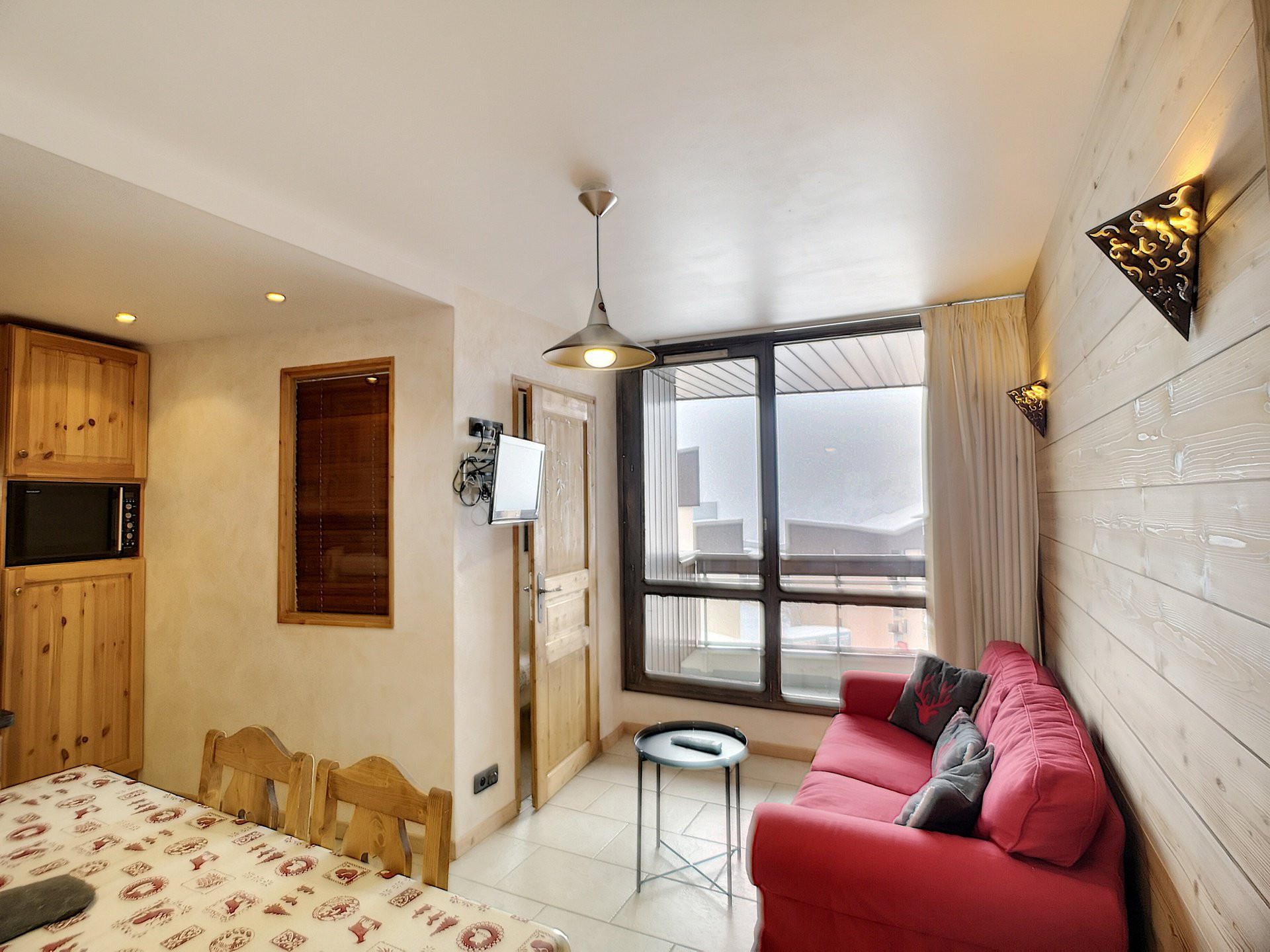 _lv_images__lot_0007040002_02_28512577