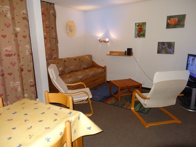 _lv_images__lot_0007050422_02_27668325