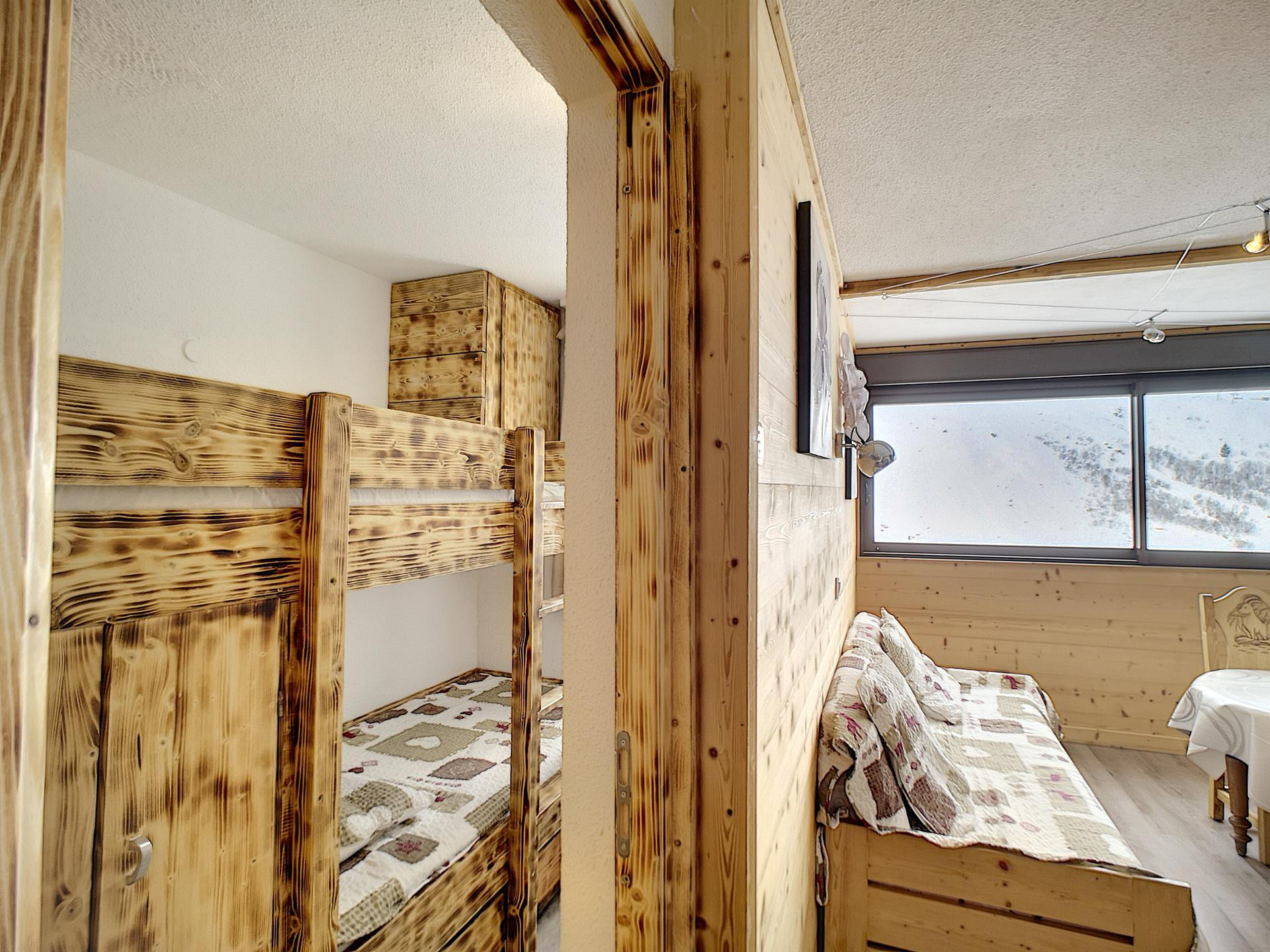 _lv_images__lot_0012000005_07_29686124