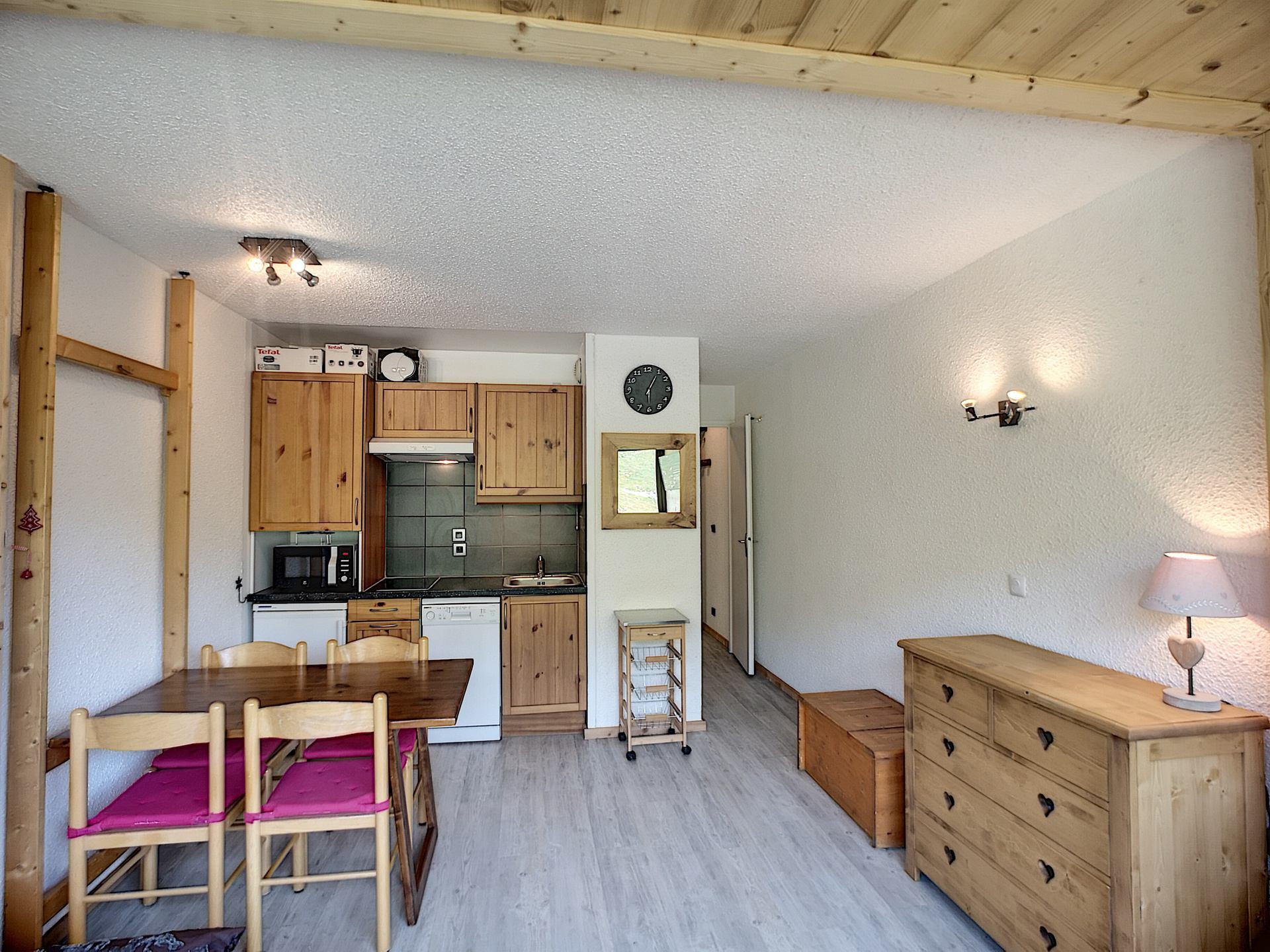 _lv_images__lot_0012000051_01_27706288