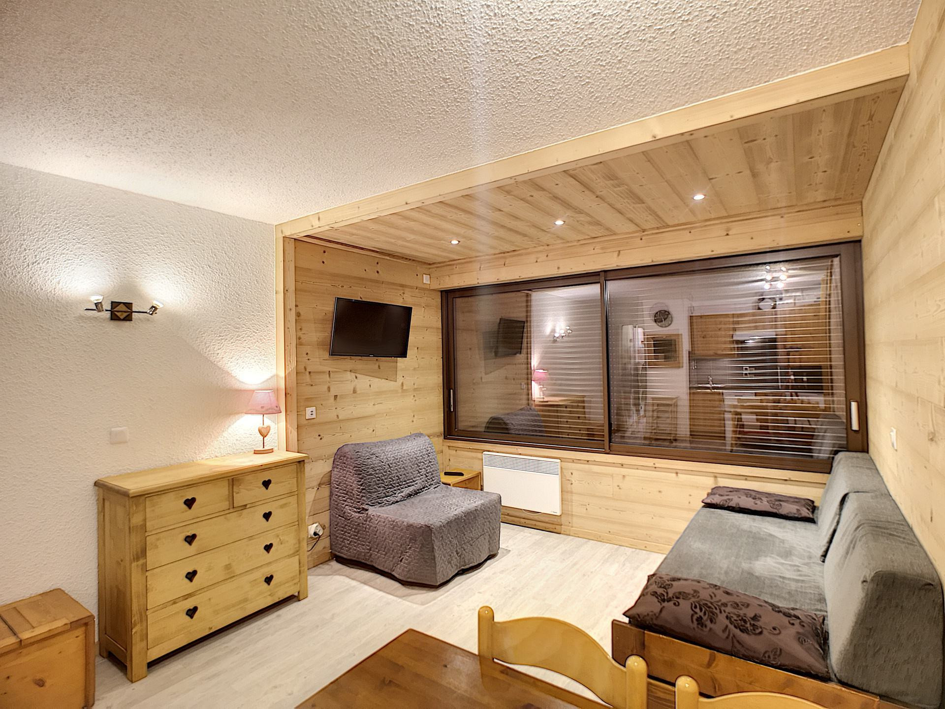 _lv_images__lot_0012000051_10_30010016