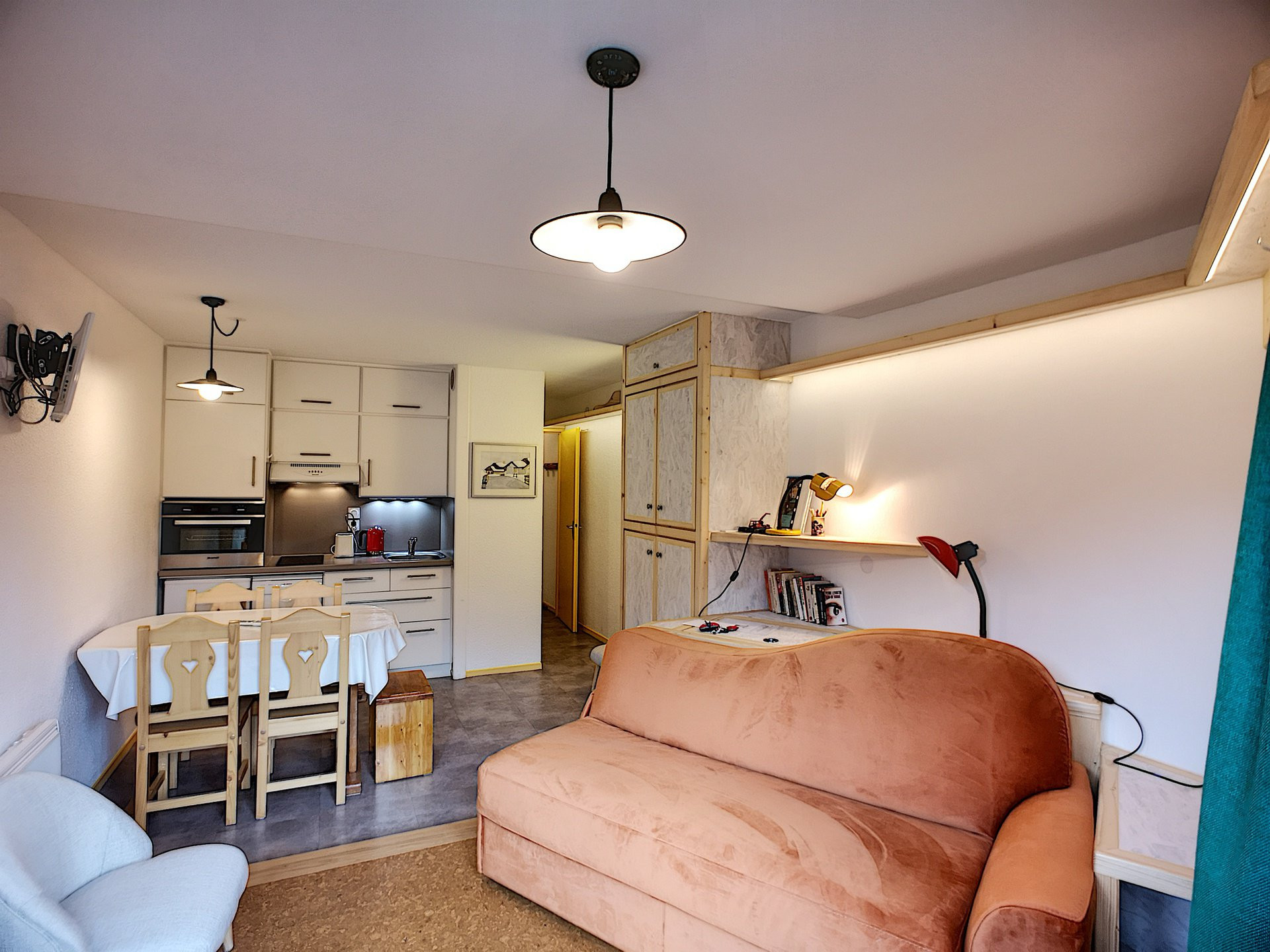 _lv_images__lot_0012010223_04_29746545