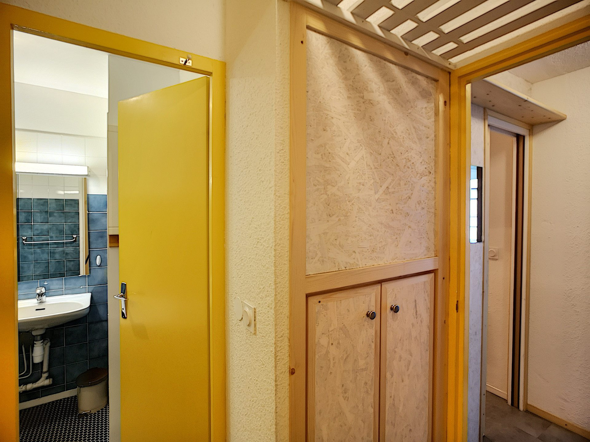 _lv_images__lot_0012010223_08_30103745