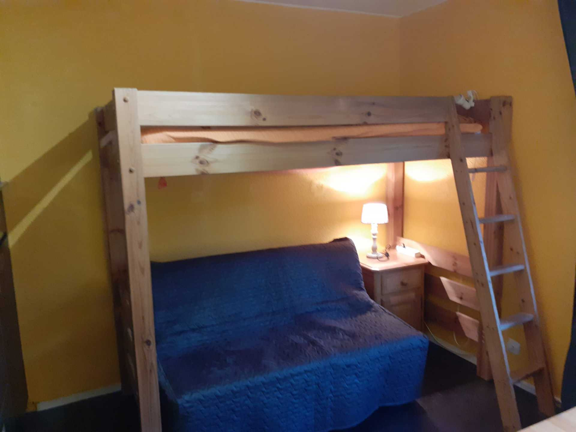 _lv_images__lot_0012010229_03_32264400