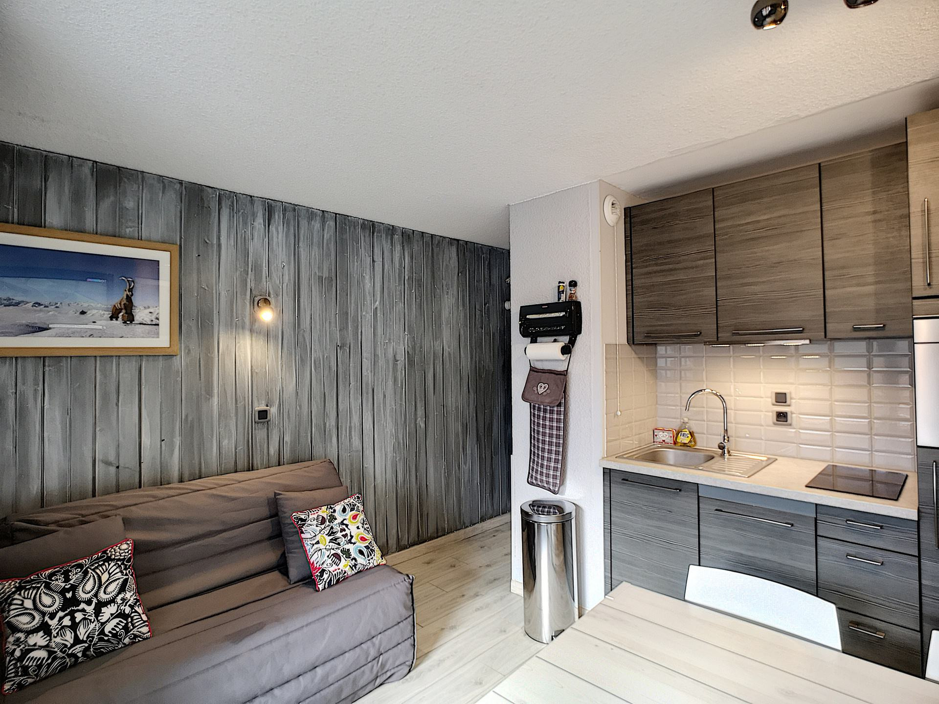 _lv_images__lot_0012010230_01_27745541