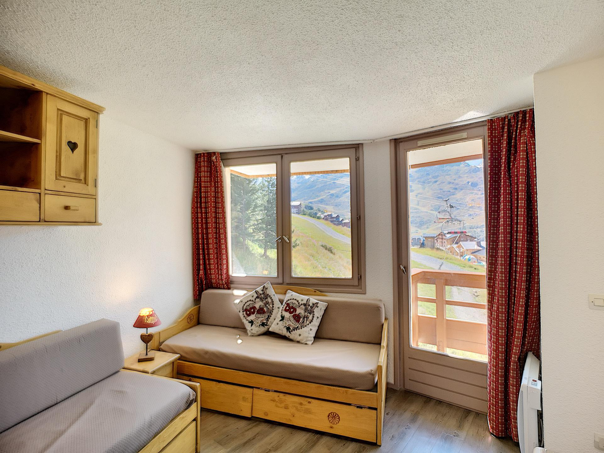 _lv_images__lot_0012030424_05_32263956