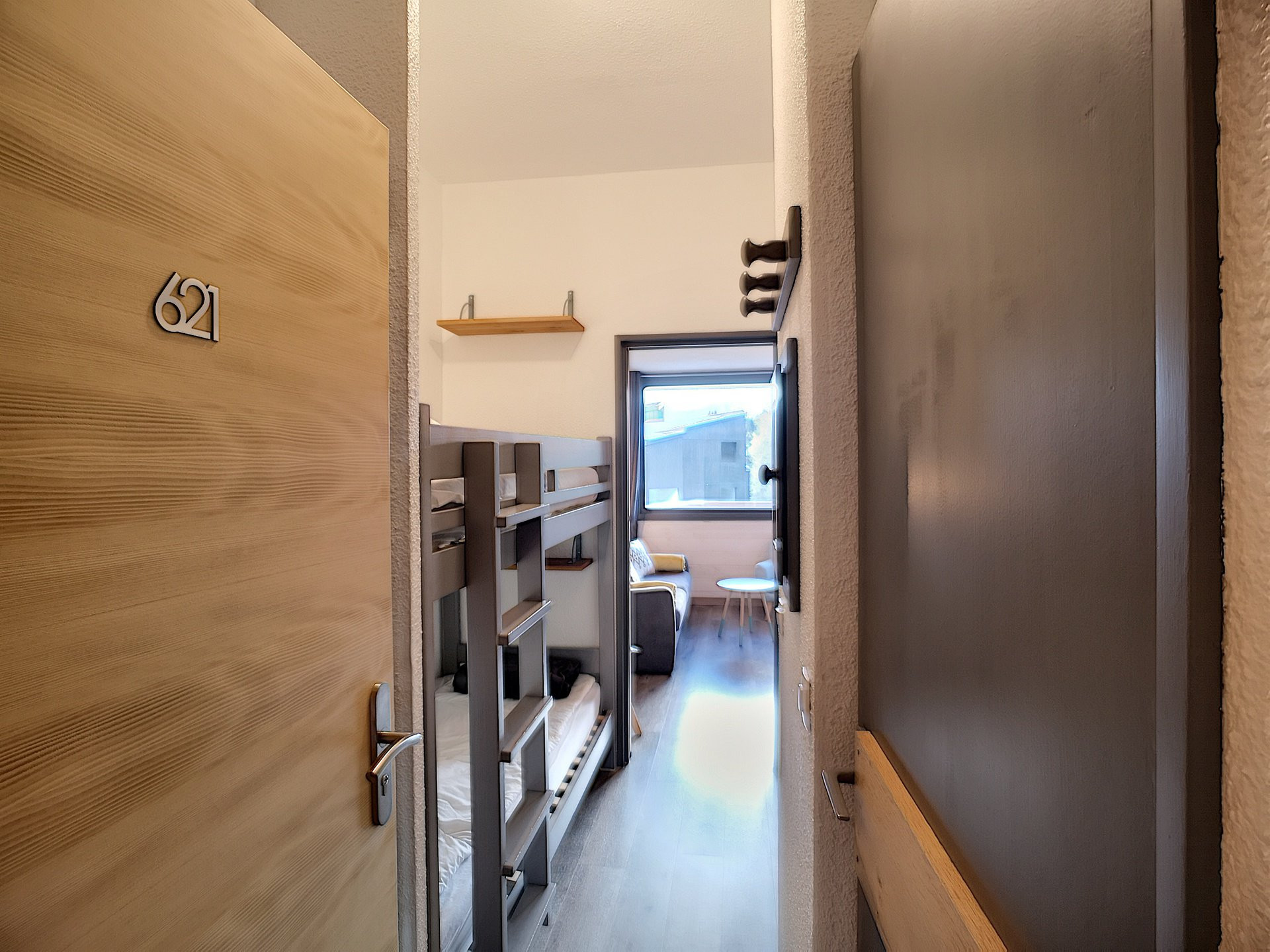 _lv_images__lot_0012030621_07_29486792