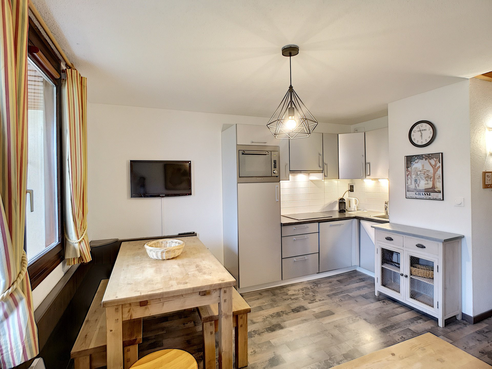 _lv_images__lot_0013040103_02_29504939