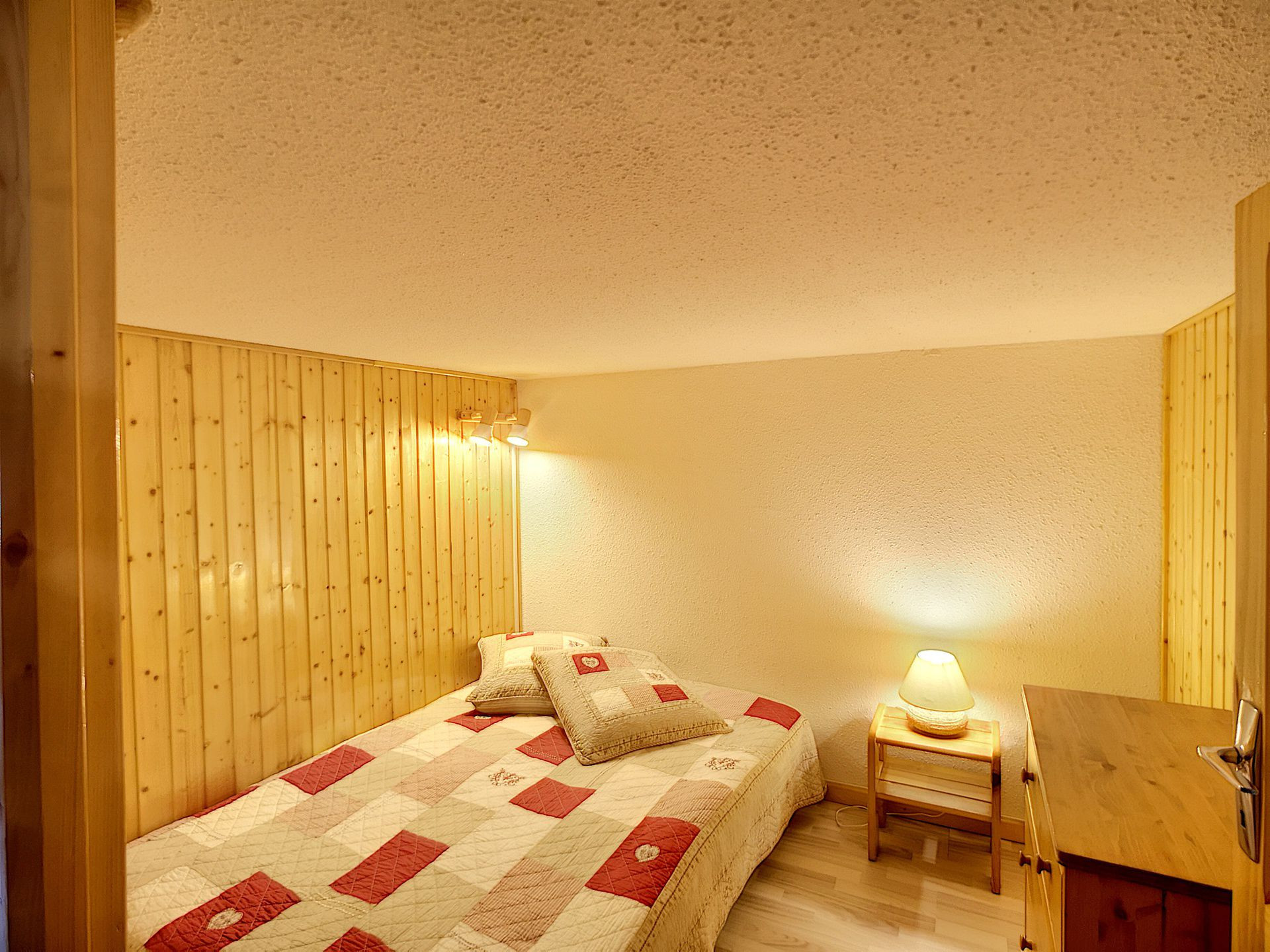 _lv_images__lot_0013040103_09_30202924