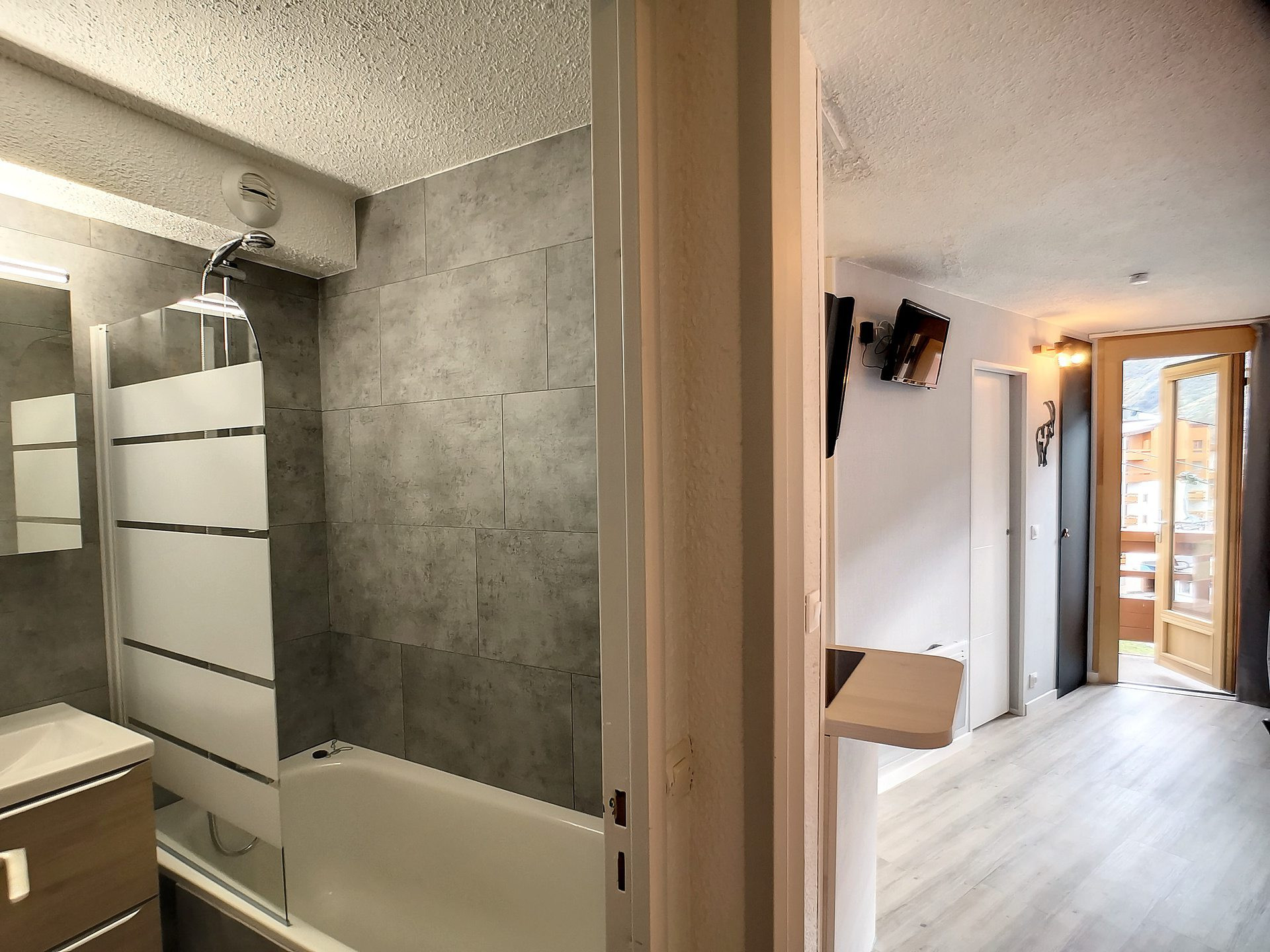 _lv_images__lot_0013040104_12_27834982