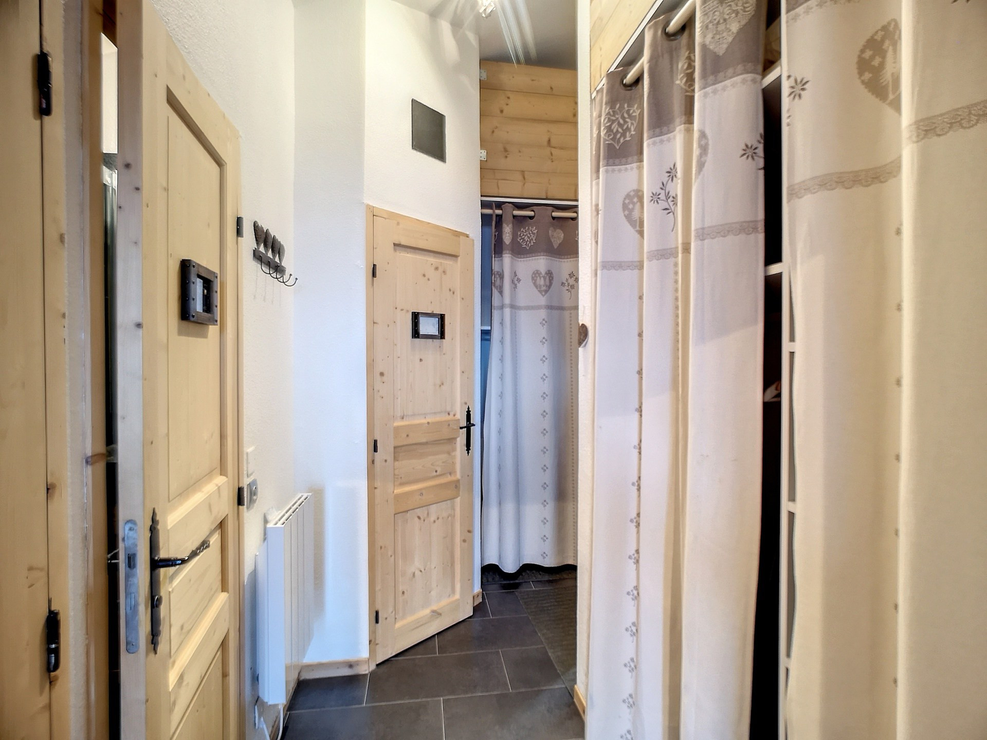 _lv_images__lot_0013040106_05_27387696