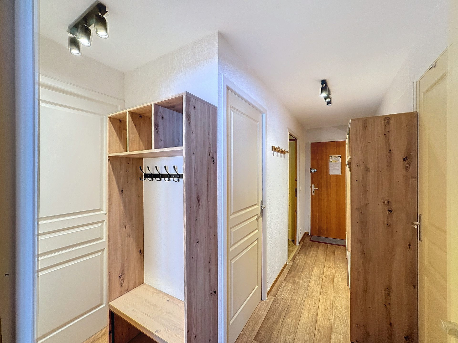 _lv_images__lot_0013040111_08_27666887 _lv_images__lot_0013040111_08_27666887