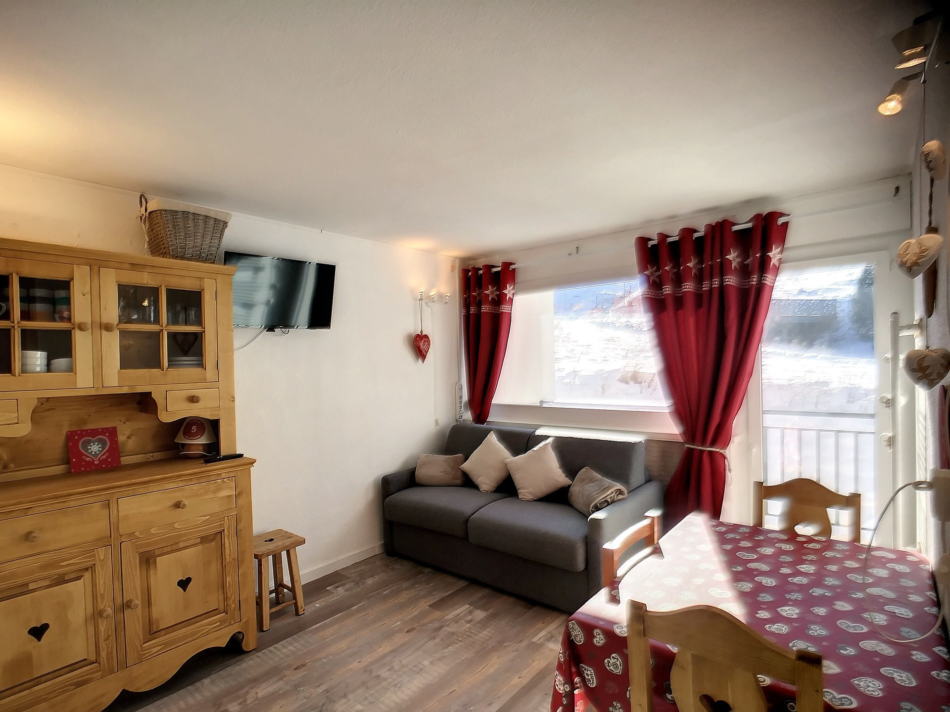 _lv_images__lot_0013040117_01_27649709