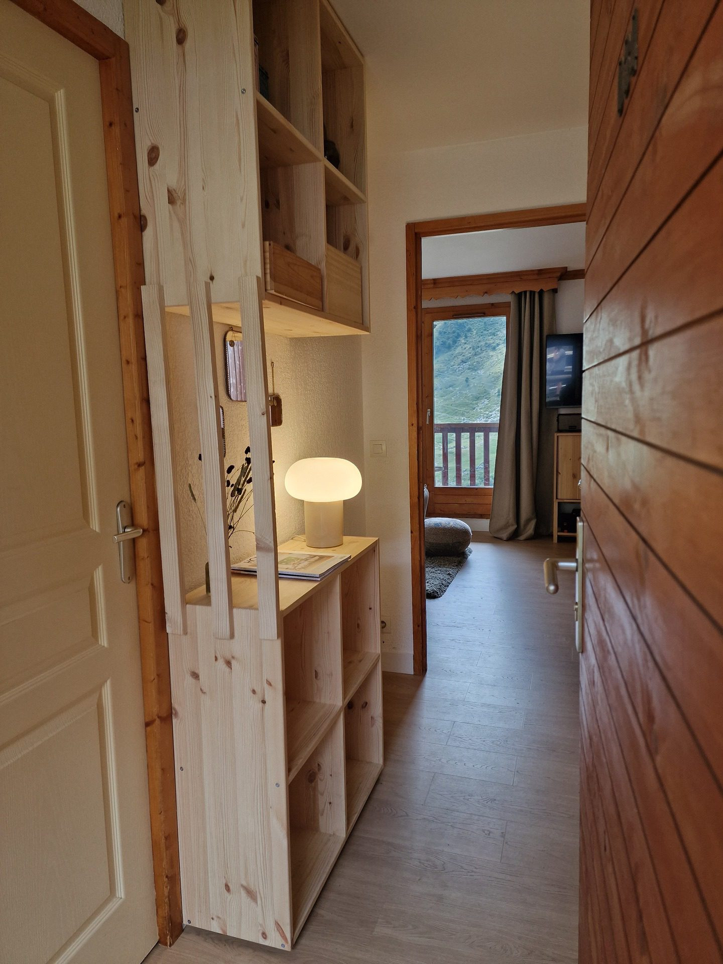 _lv_images__lot_0013040144_06_28929719