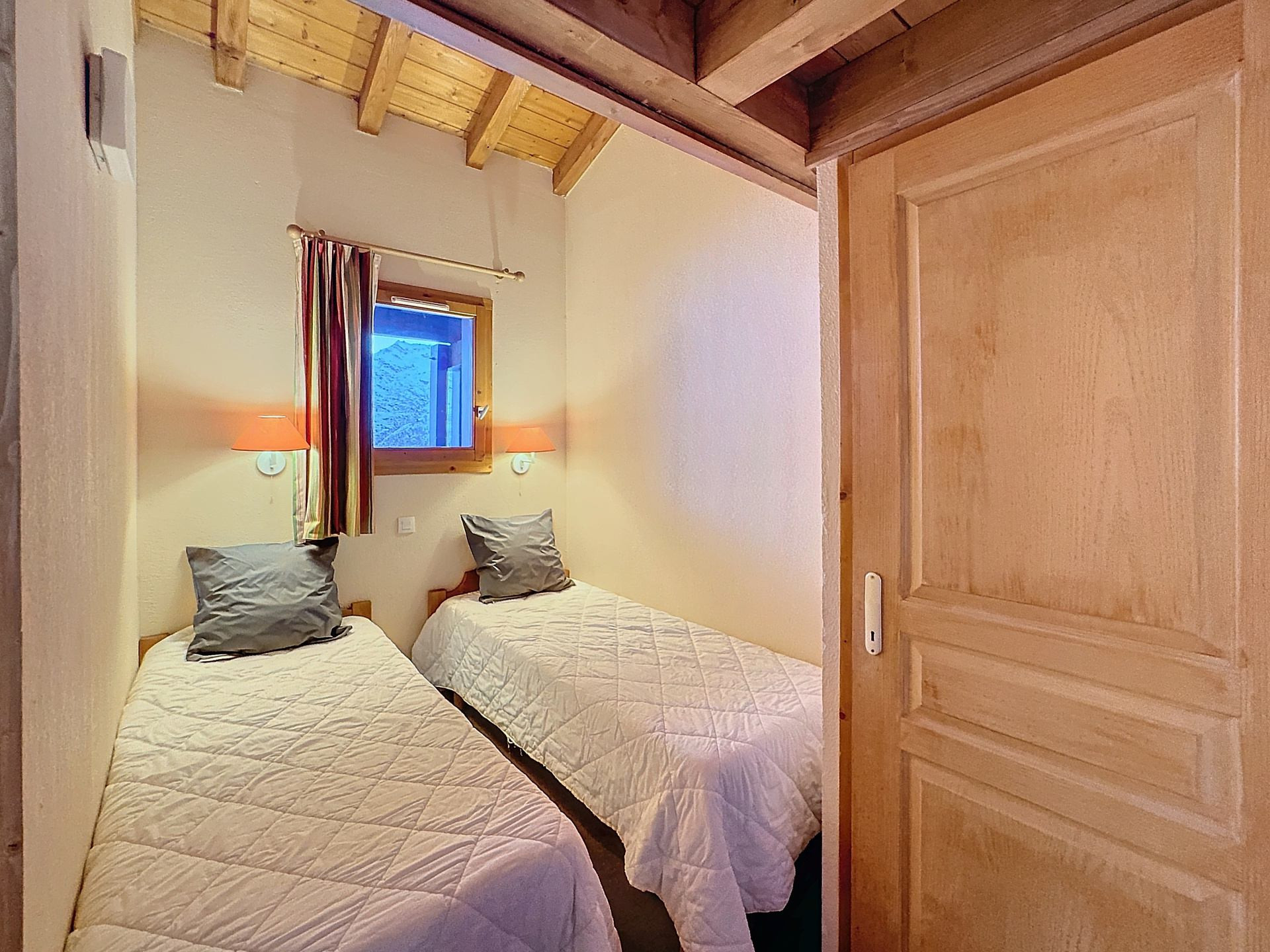 _lv_images__lot_0013040158_04_28120161