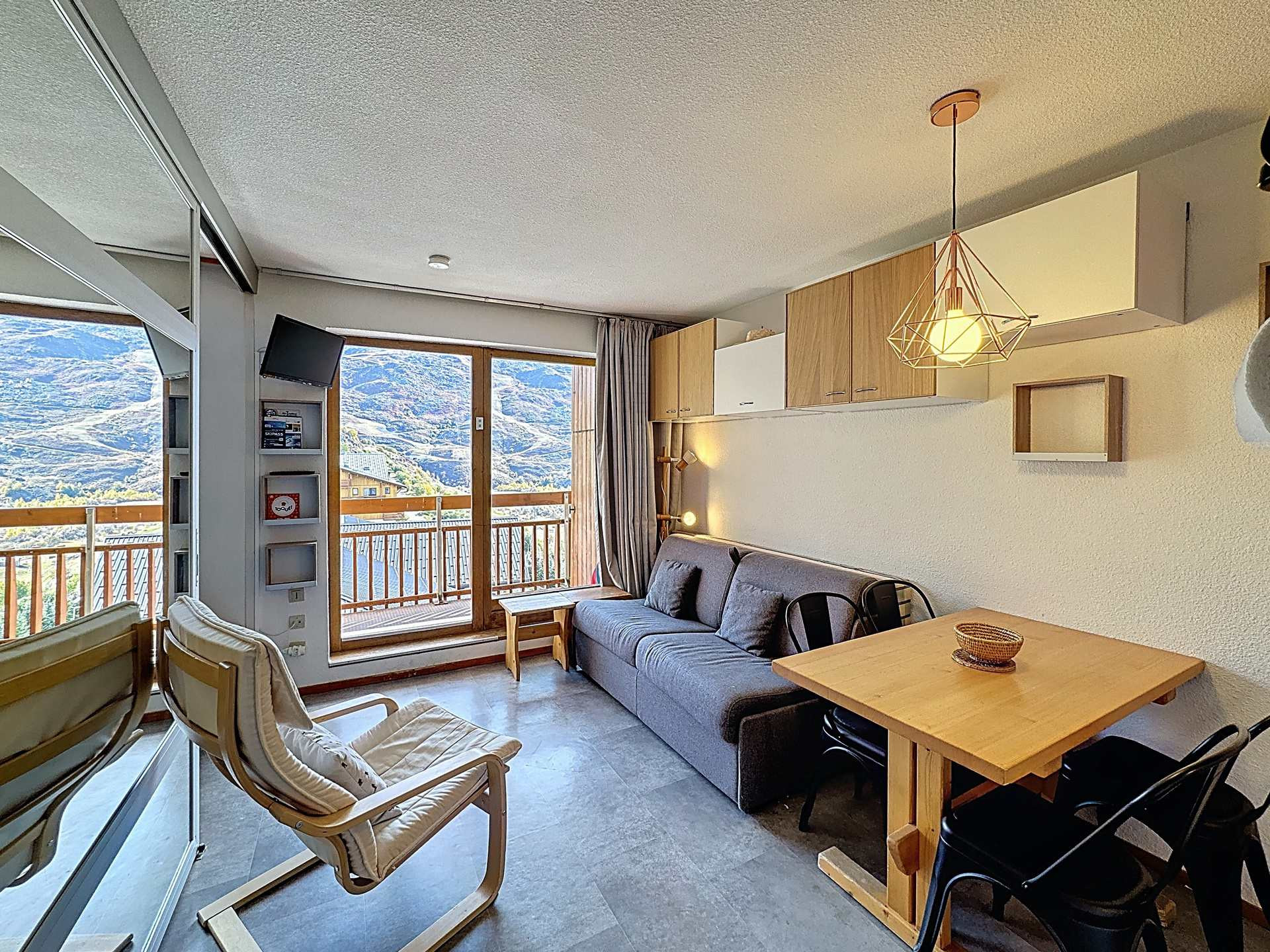 _lv_images__lot_0013040167_03_27666186