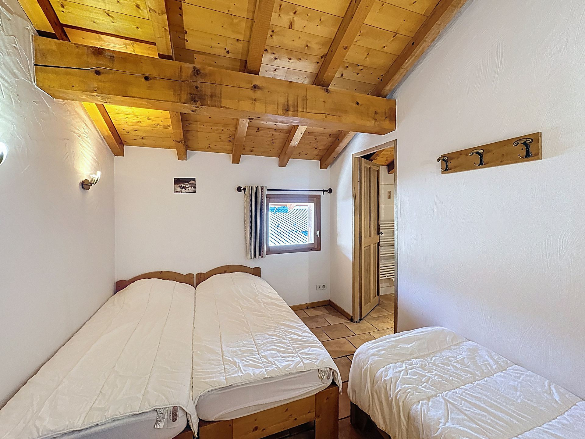 _lv_images__lot_0013040168_12_25418986