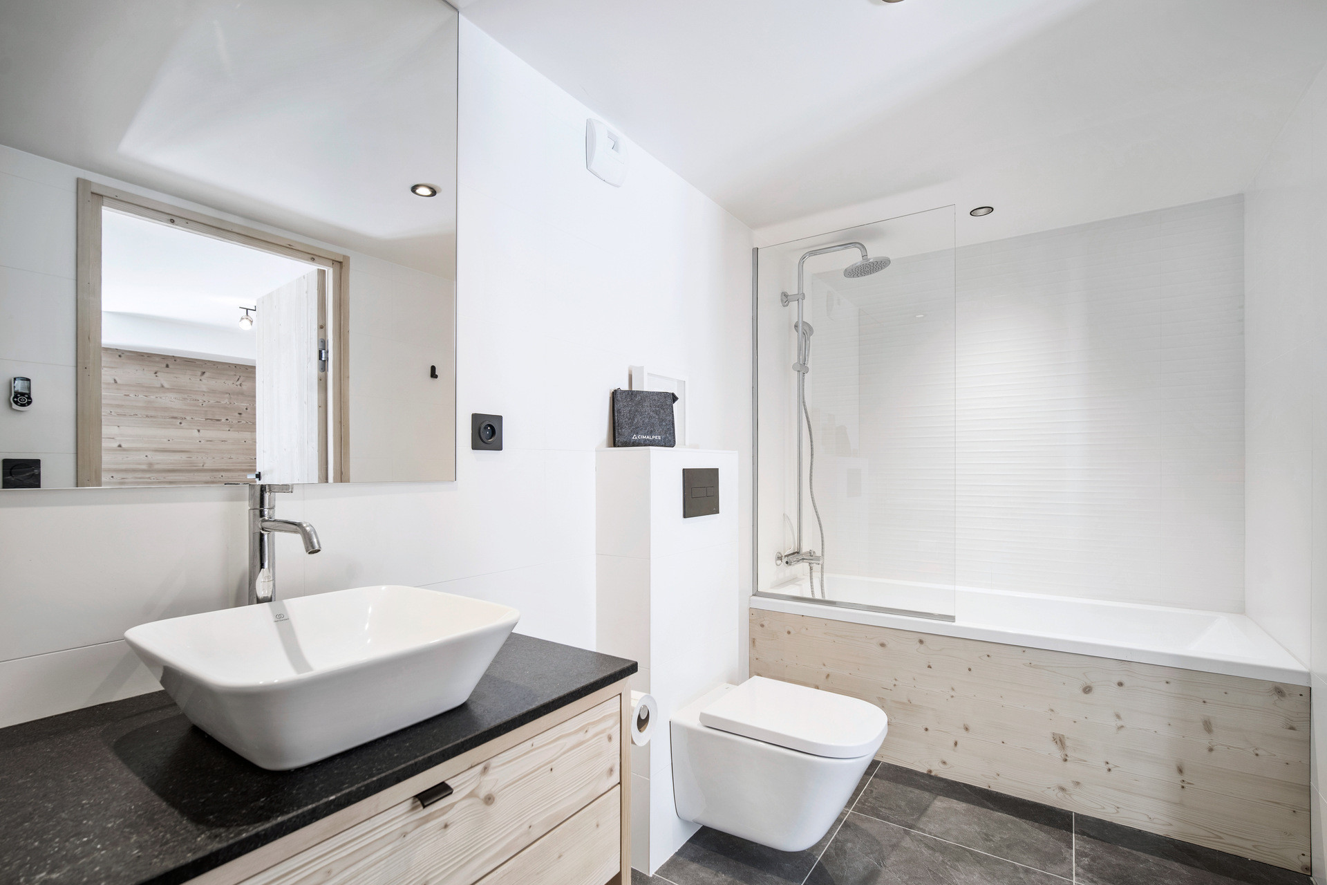 _lv_images__lot_0075553807_06_28123600