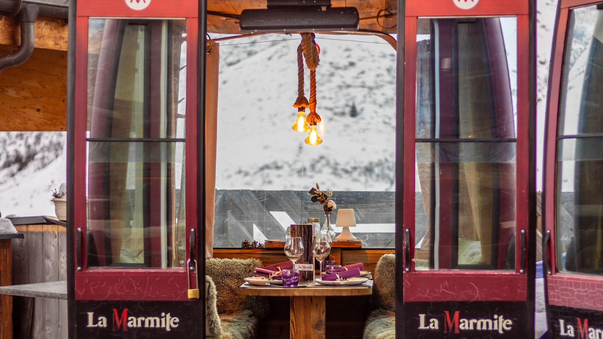 la marmite private gondola - © Summit digital la marmite private gondola