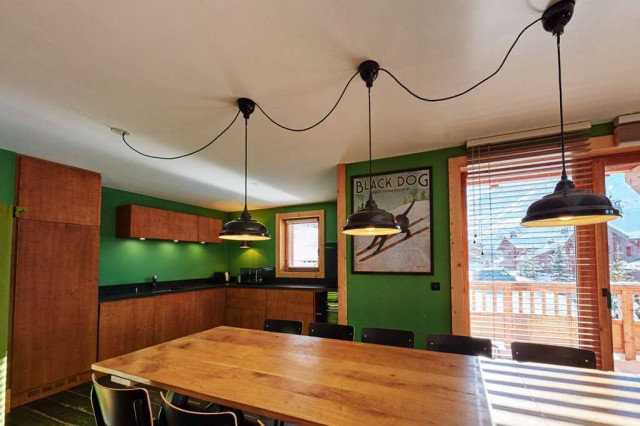 Room 188103-512303 Room 188103-512303