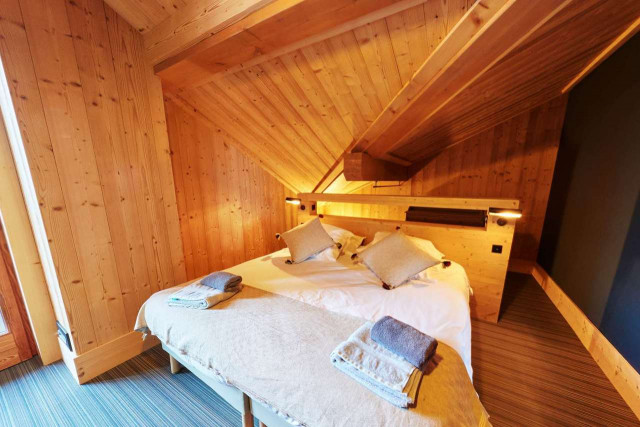 Room 188104-512304 Room 188104-512304