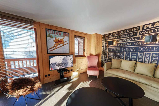 Room 188105-512305 Room 188105-512305