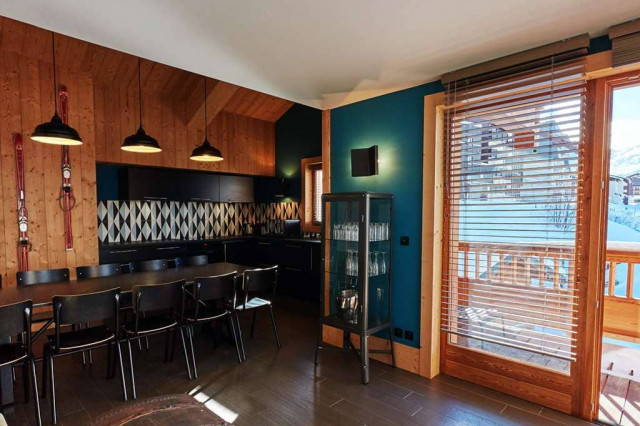 Room 188105-512305 Room 188105-512305