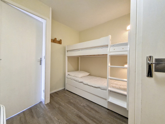 _agence-des-belleville_lv_images__lot_0000045633_13_27527018 _agence-des-belleville_lv_images__lot_0000045633_13_27527018