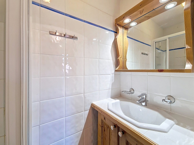 _agence-des-belleville_lv_images__lot_0000071166_12_27393295 _agence-des-belleville_lv_images__lot_0000071166_12_27393295