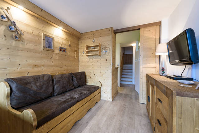 _lv_images__lot_0000000003_02_29873064