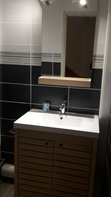 _lv_images__lot_0000000003_04_28745788