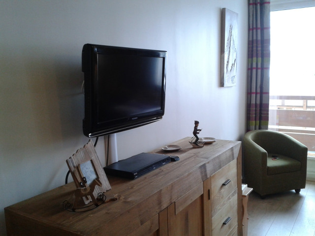 _lv_images__lot_0000000003_11_29051017