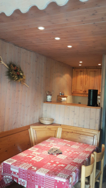 _lv_images__lot_0000000006_01_28613451