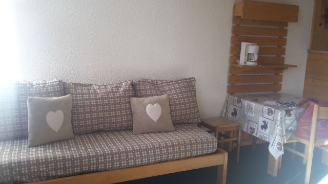 _lv_images__lot_0000000009_02_28633110