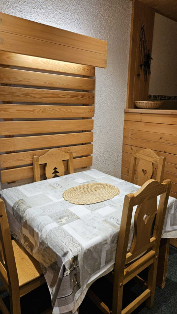 _lv_images__lot_0000000009_16_27670296