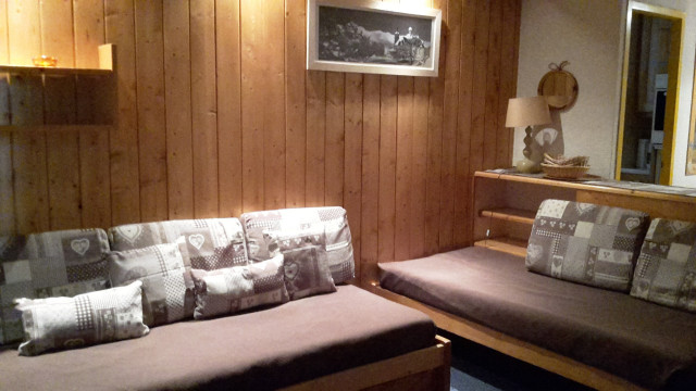 _lv_images__lot_0000000010_02_30053450