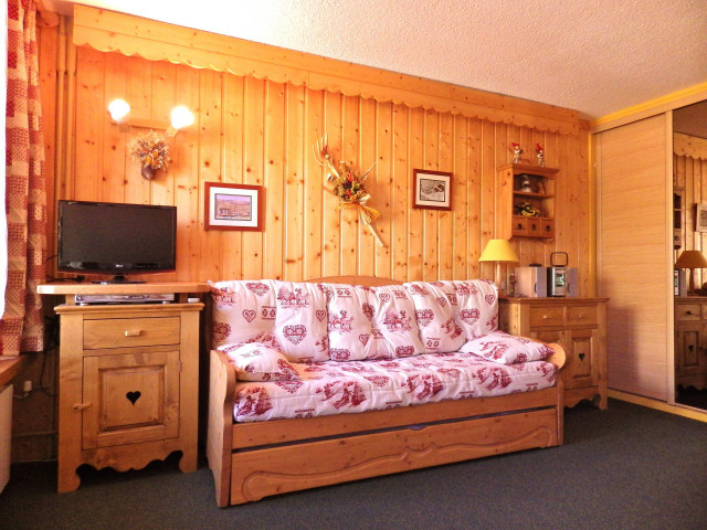 _lv_images__lot_0000000013_02_32329045 _lv_images__lot_0000000013_02_32329045