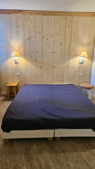 _lv_images__lot_0000000015_03_28913353 _lv_images__lot_0000000015_03_28913353