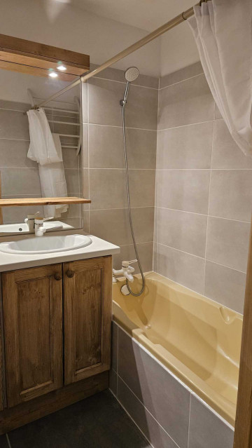 _lv_images__lot_0000000015_05_28647838