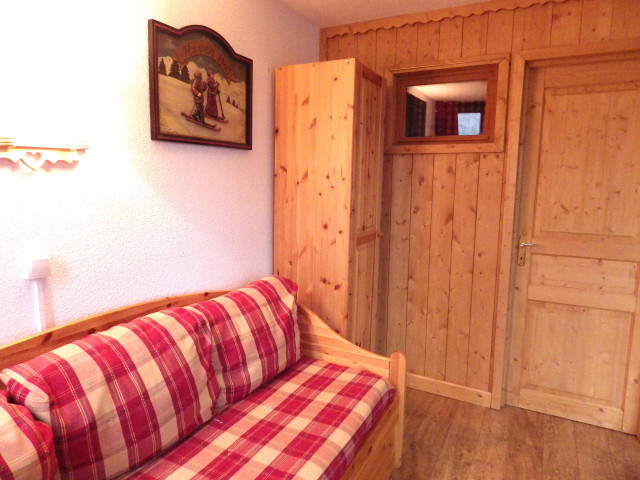 _lv_images__lot_0000000027_01_27612873