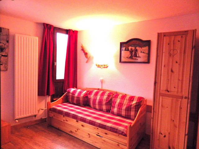 _lv_images__lot_0000000027_02_29388361