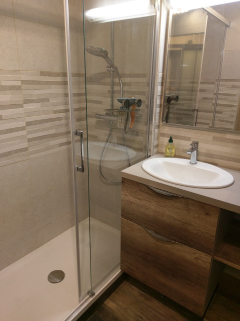 _lv_images__lot_0000000032_08_30053278