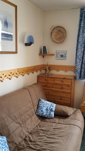 _lv_images__lot_0000000060_03_29528049 _lv_images__lot_0000000060_03_29528049