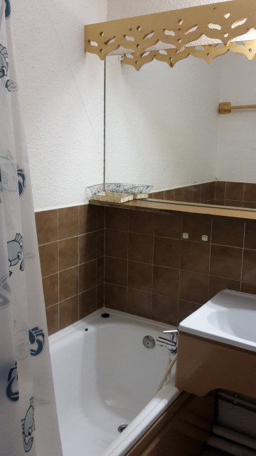 _lv_images__lot_0000000060_06_28726597