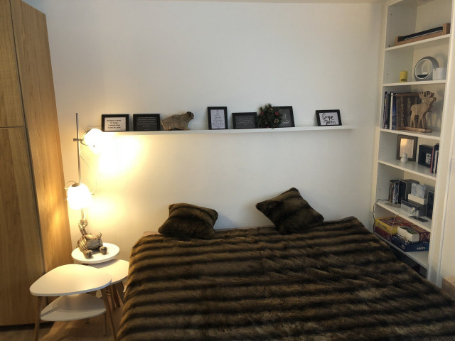 _lv_images__lot_0000000062_07_27670352