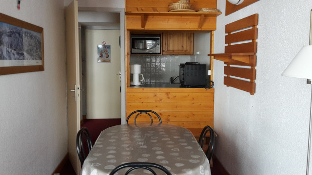 _lv_images__lot_0000000063_04_27670362