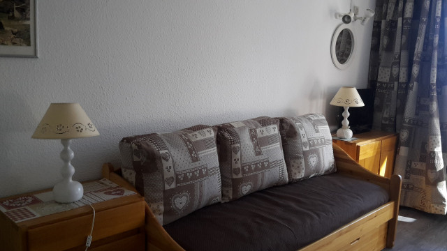 _lv_images__lot_0000000073_02_29991566